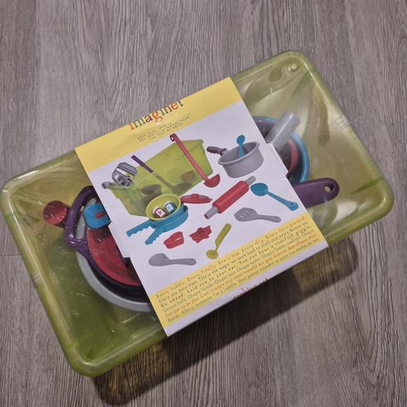 Battat Colorful Toy Kitchen Set - Picture 1 of 2